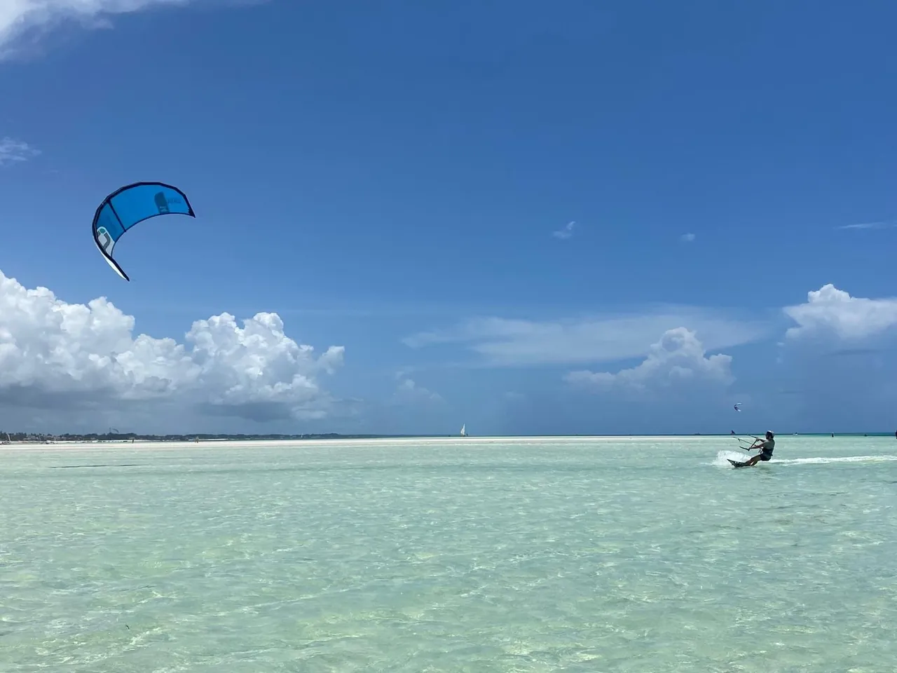 Kitesurfing in Jambiani