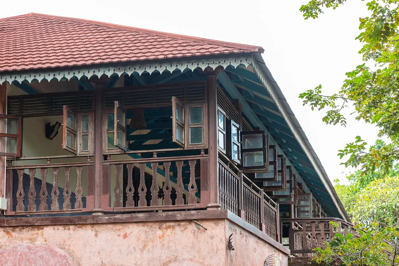 Close view of the wooden veranda and tiled roof of a historic building on Changuu